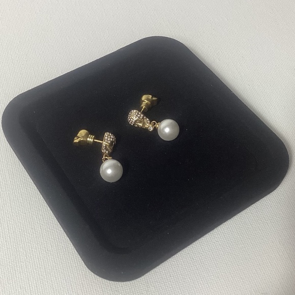 Alexander McQueen Gold Skull Earrings - Picture 1 of 2